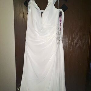 Brand New Sleeveless Wedding Dress